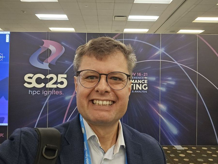 Przemek Tomczak at SC25, the supercomputing conference